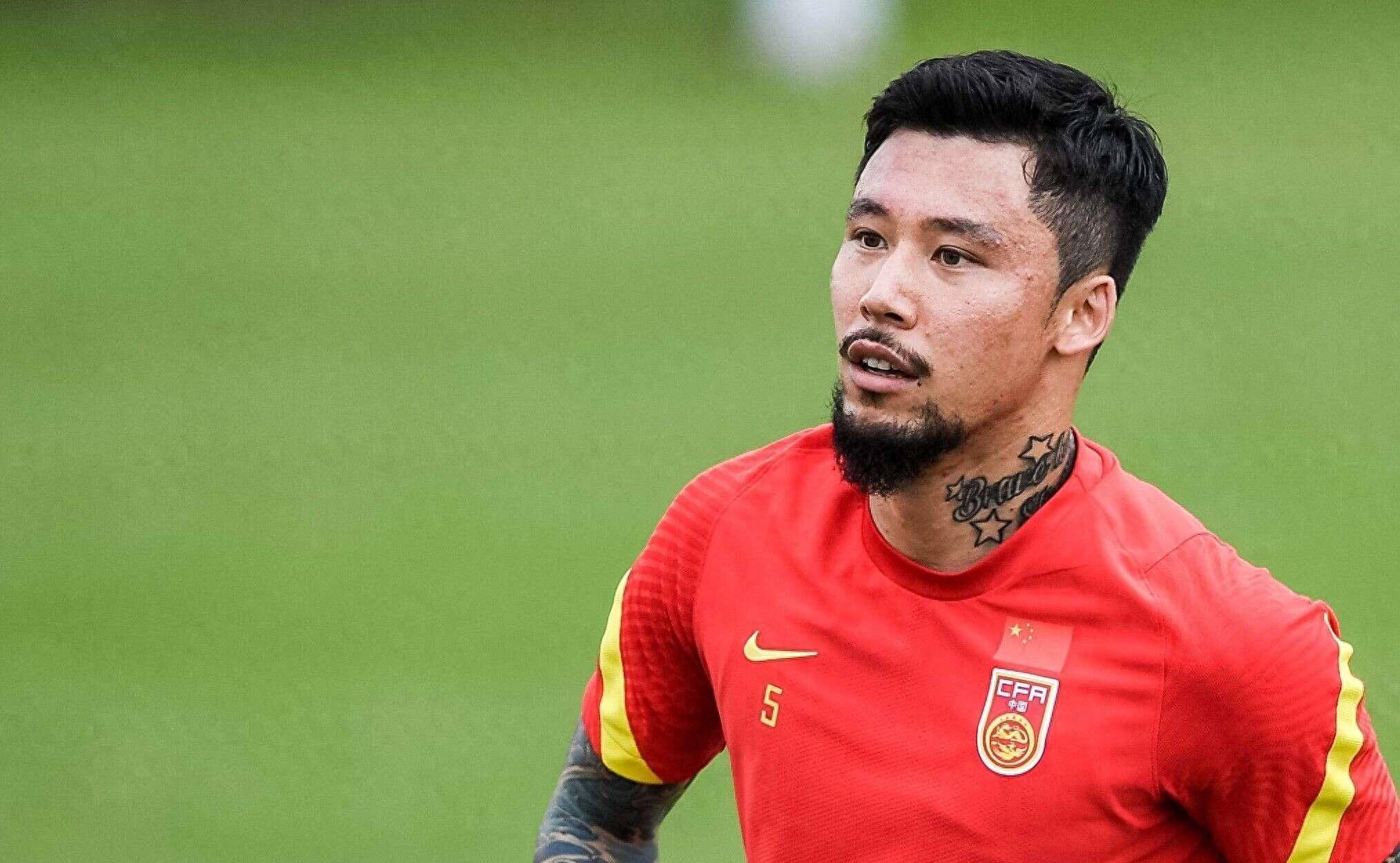 艾克森提醒队友防守,张林芃什么举动令名记怒批!_比赛_张琳芃_人们