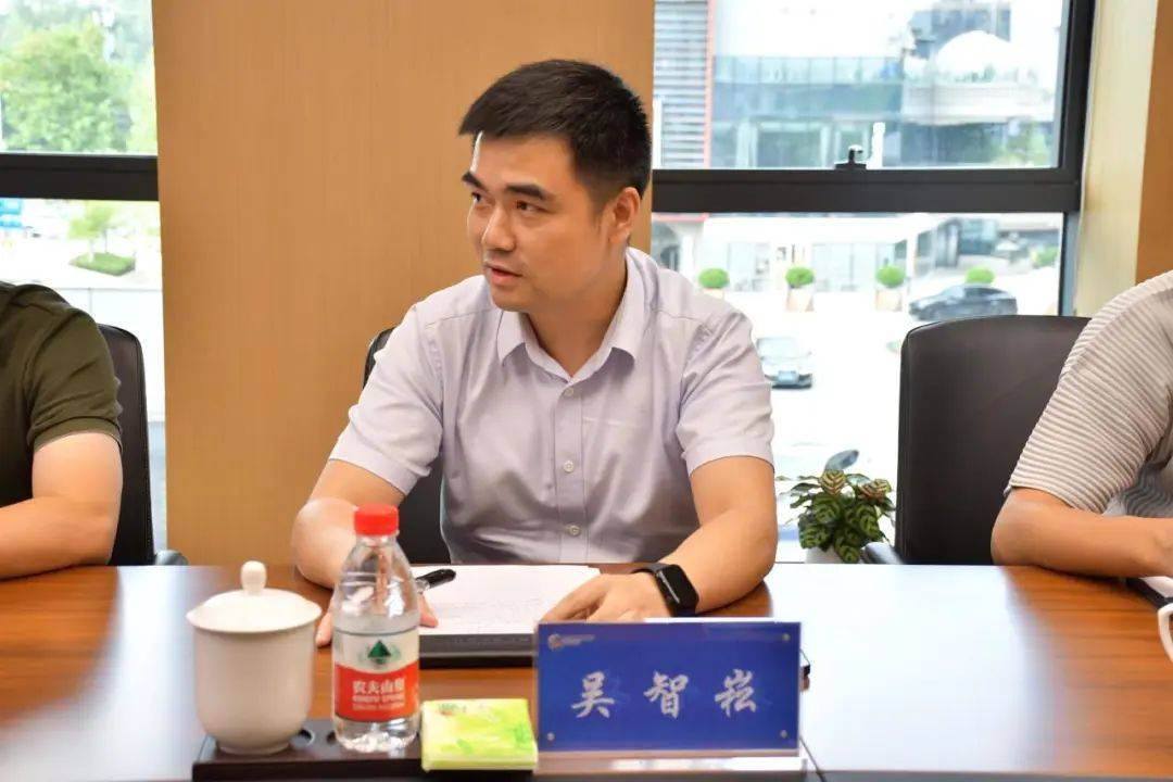 最后,黄杰秘书长详细介绍了我会的设立背景,发展现状和服务体系,并