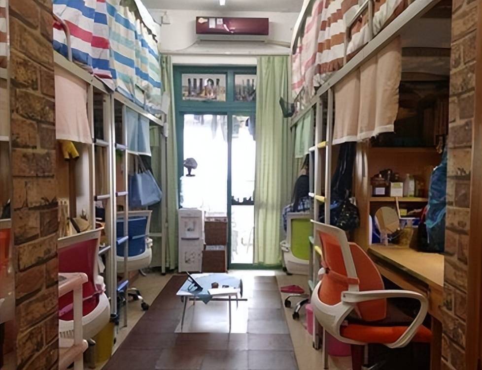 湖北女大学生感觉被孤立,反被骂玻璃心_室友_其他_女生