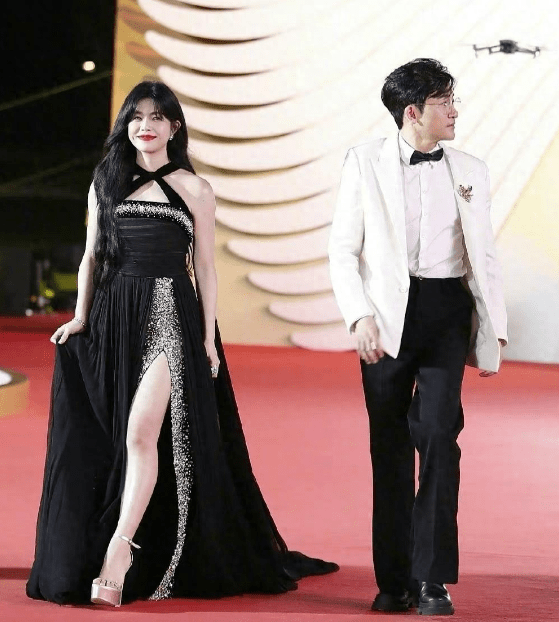 陈妍希亮相"两岸电影节",身材恢复苗条,破除怀二胎传闻_网友_陈晓