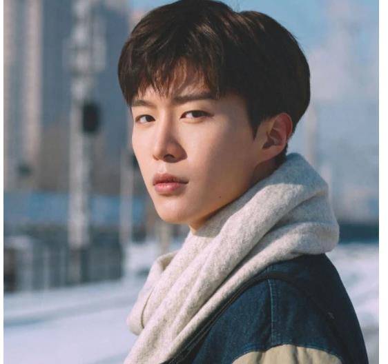 范丞丞在街边偶遇路人吵架:劝"不要吵架"真是热心市民_程潇_生活_表演