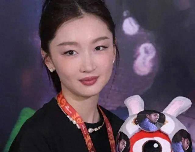 周冬雨面容大变样,扫楼生图脸部僵硬不自然,近照撞脸倪妮!