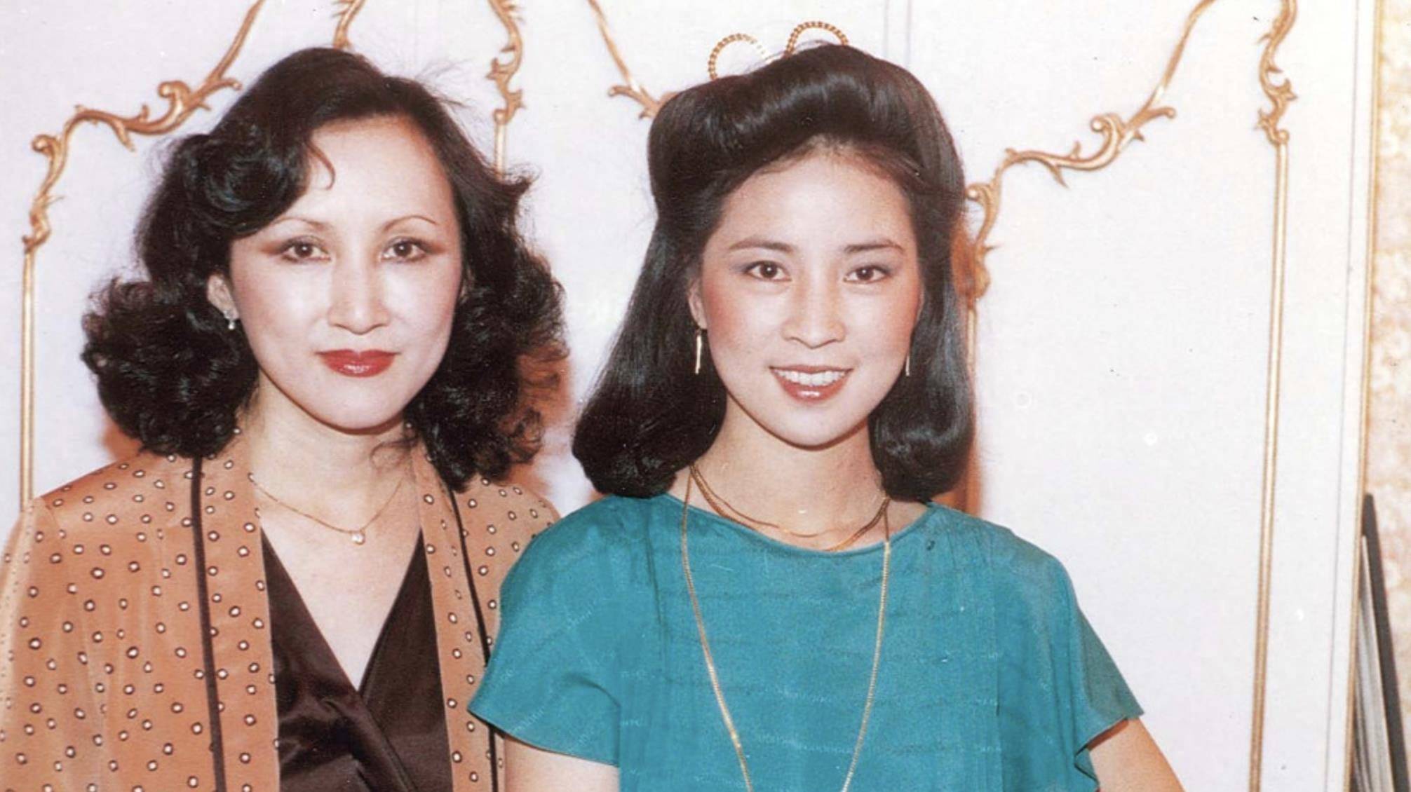 77岁美容教母郑明明罕露脸,妆容精致打扮贵气,脸部没皱纹不自然_时间