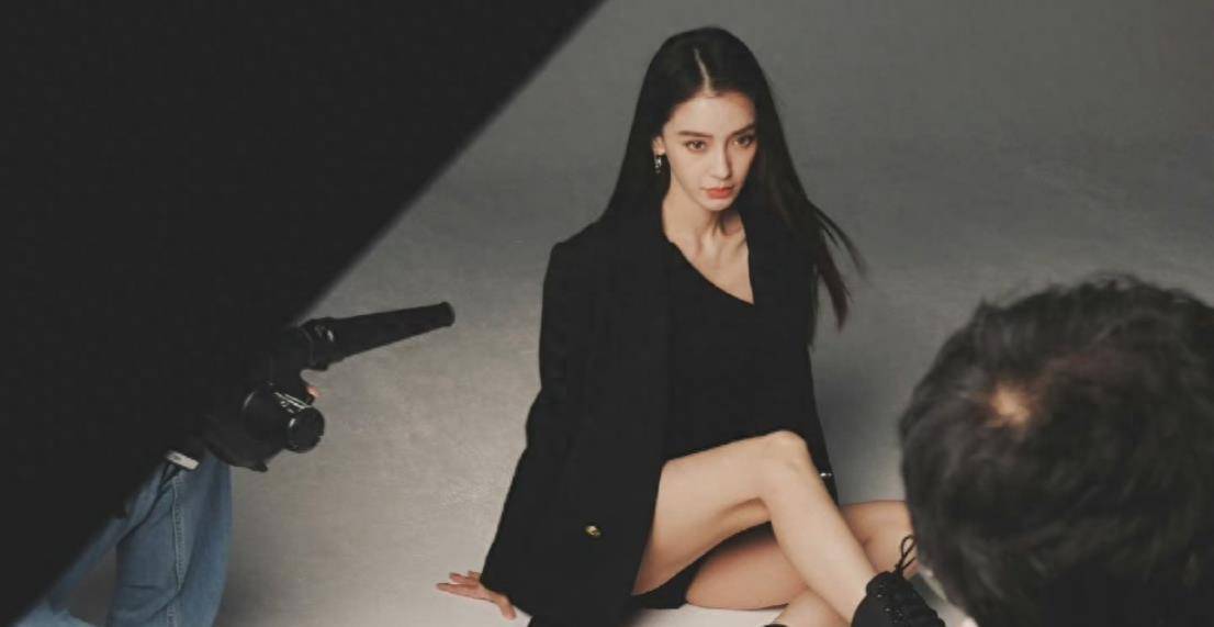 85花黑色系穿搭造型,赵丽颖可爱俏皮,杨颖时尚知性,杨幂超另类_倪妮