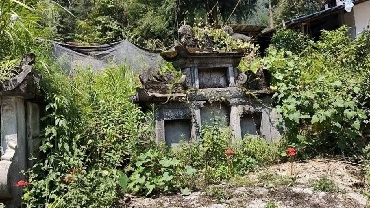 贵州大山里发现豪华古墓,外观宏伟大气十分罕见,难解墓主人身份_历史