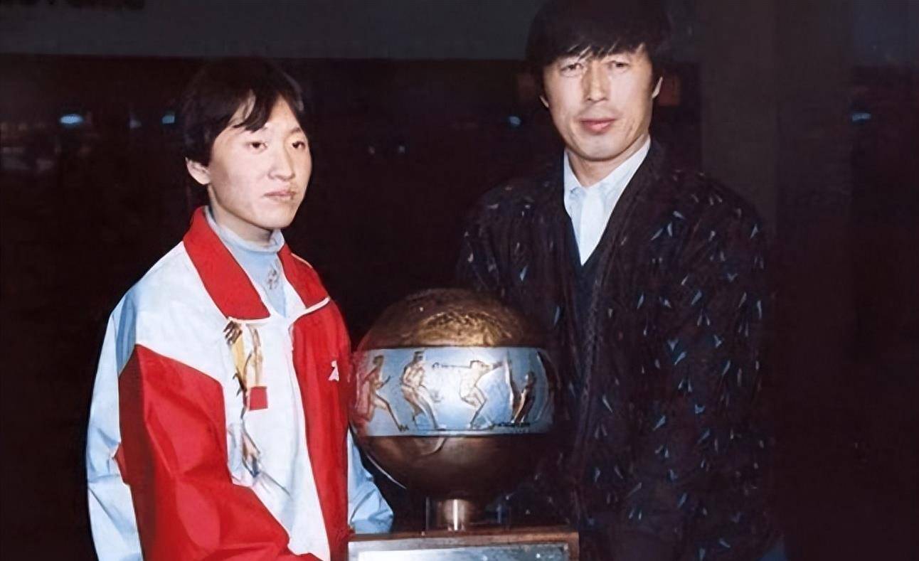 "王军霞3婚后定居美国,让前夫的儿子们也叫现任爸爸_训练_比赛_马俊仁