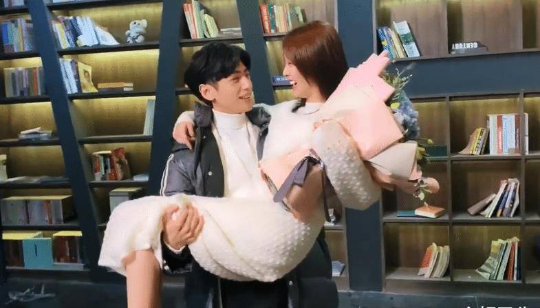 罗云熙公主抱好甜,谁留意白鹿干啥?数你厉害_观众们_时候_合作