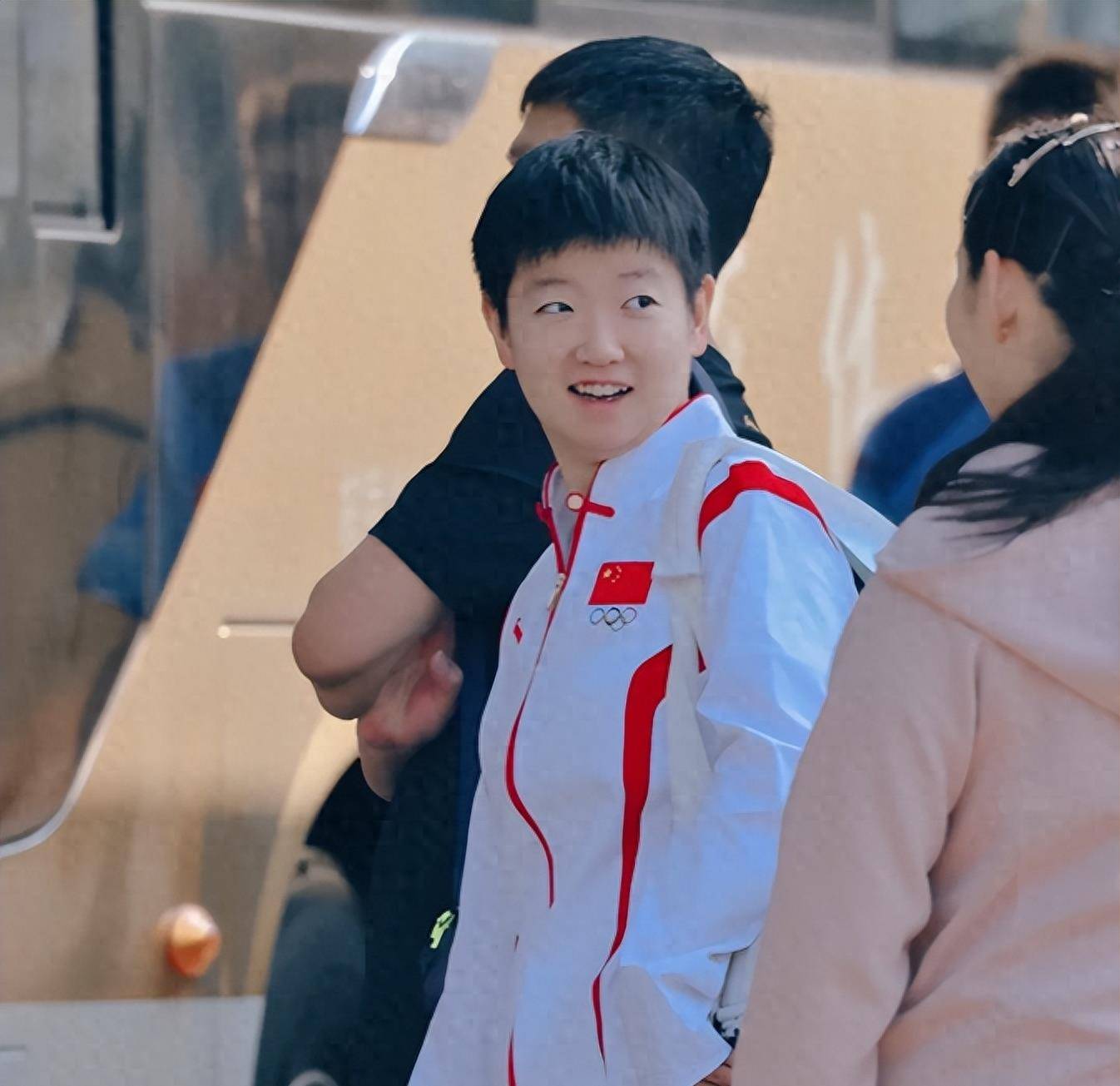 孙颖莎作为国乒的一员,以她的年龄和实力在乒坛崭露头角.