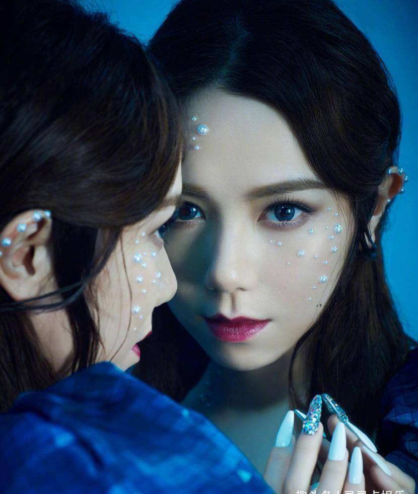 天不怕地不怕,就怕邓紫棋不化妆,这素颜脸:确定是本人?