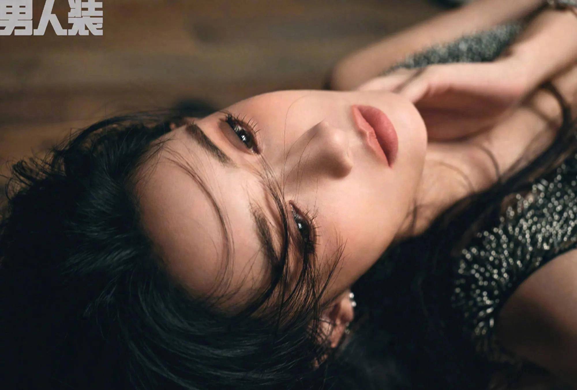 孟子义《男人装》金九封面 霸气御姐穿深v 冷艳酷飒又性感