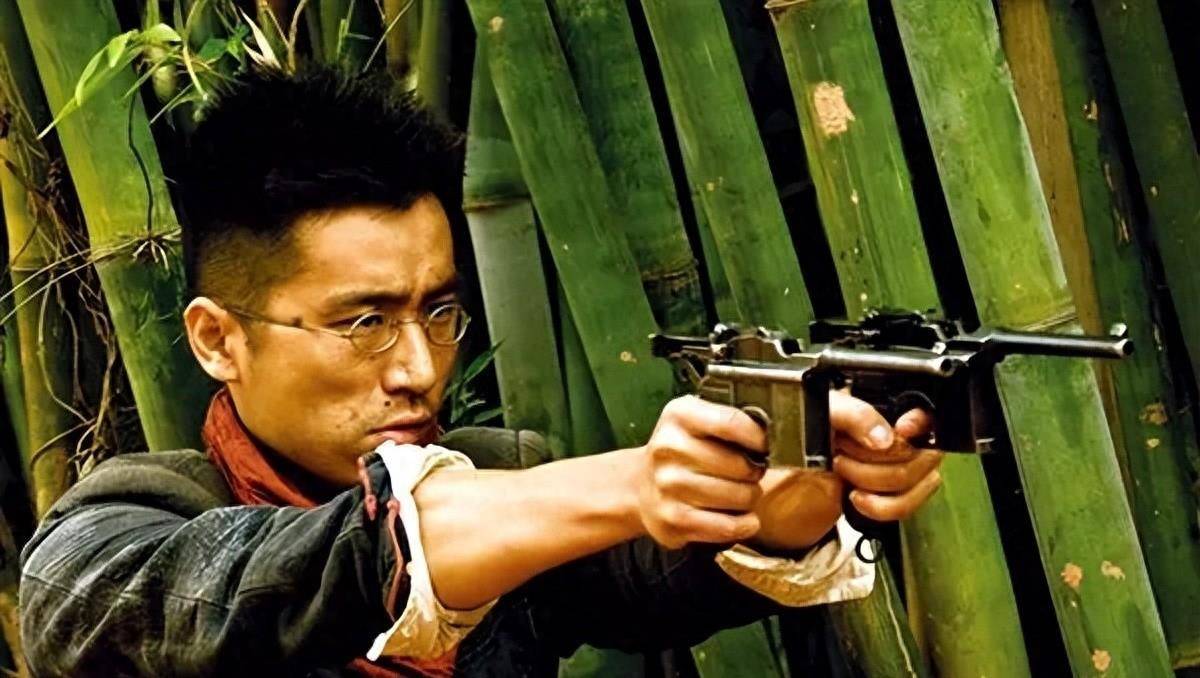 姜文代表作《让子弹飞》,揭示了人性黑暗一面,站着把钱给挣了_音乐