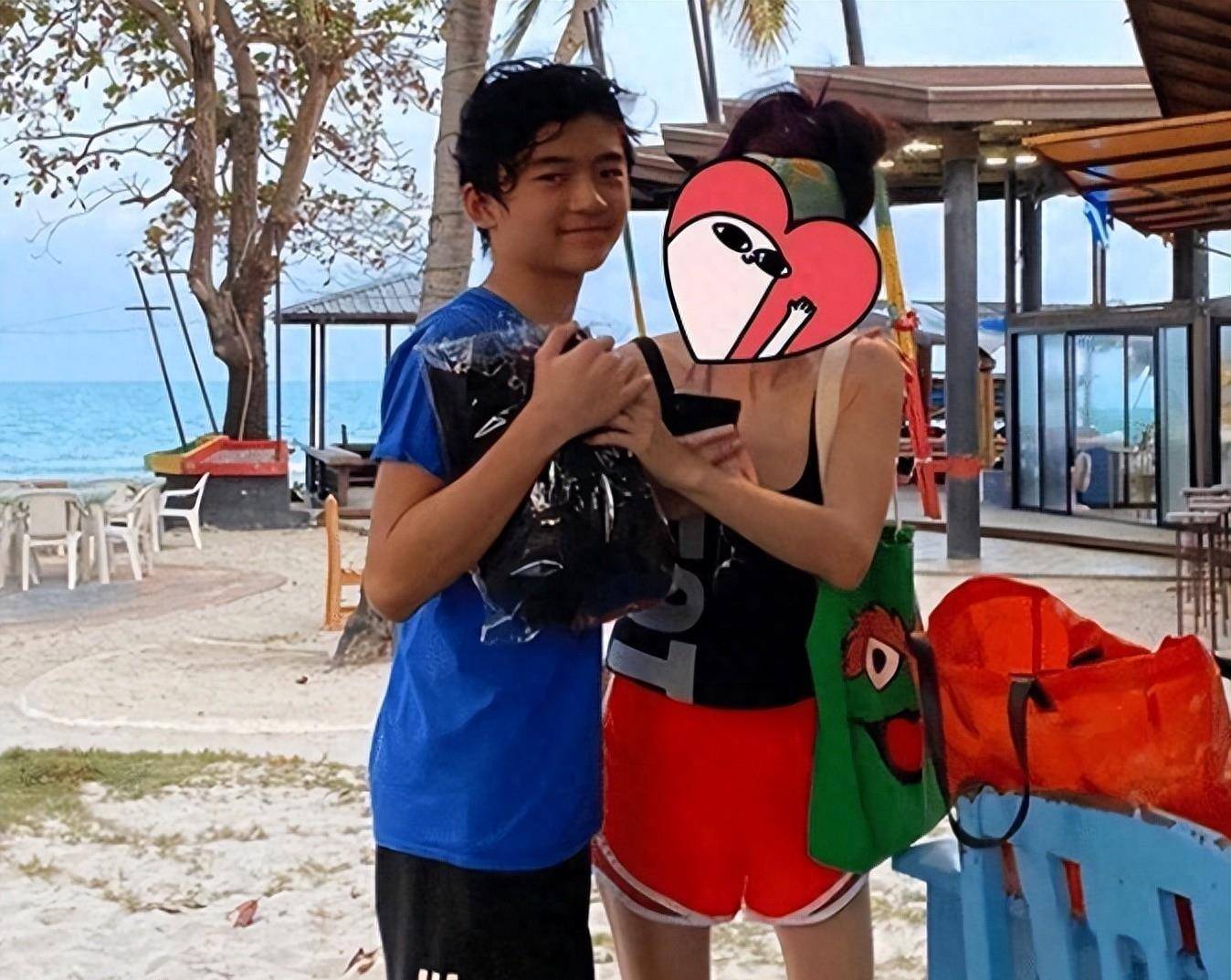 心疼妈妈,接受采访怼谢霆锋的谢振轩疑似恋爱了!张柏芝否认!