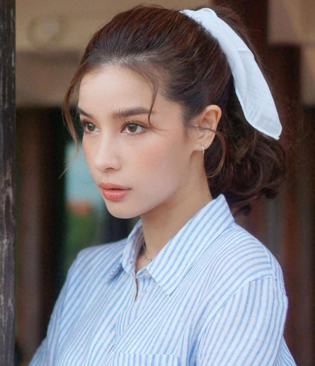 vill表示,分手后许多泰国及外国粉丝以及圈内友人均先后给她留言并送