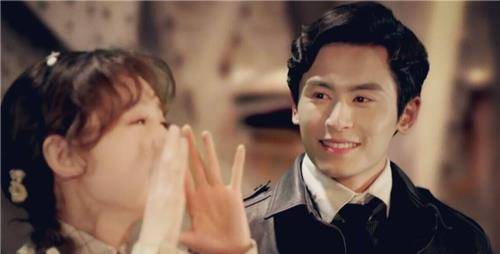 文树新14岁时,进入当时有名的孔德学校念书,李大钊,鲁迅,胡适等的子弟