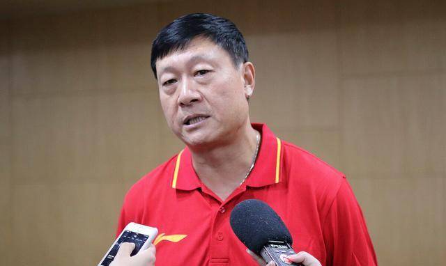 媒体曝光:上海男篮邀请李秋平加盟,共同冲击总冠军_刘炜_主帅_刘鹏