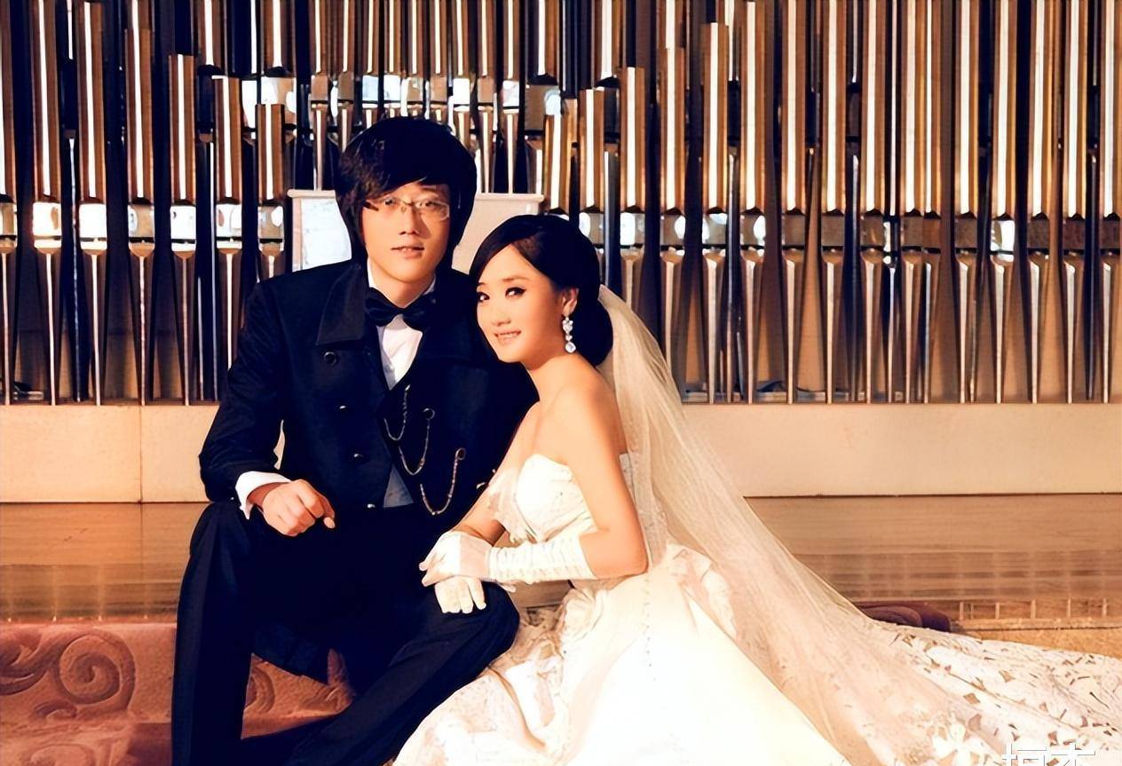 2003年,凤凰传奇刚刚签约,玲花宁愿不出道也不想放弃曾毅.