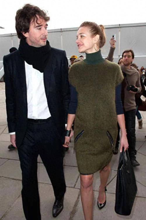 直到2020年,lv太子爷年龄大了,准备收心,两个人才结婚,水果娜才正式