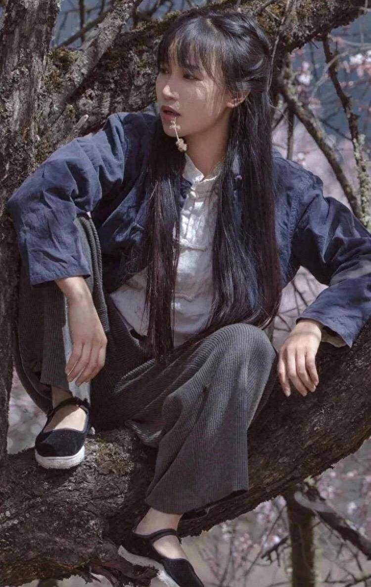 李子柒消失得那么彻底,说实话挺想念她的田园风,想念她的美食!