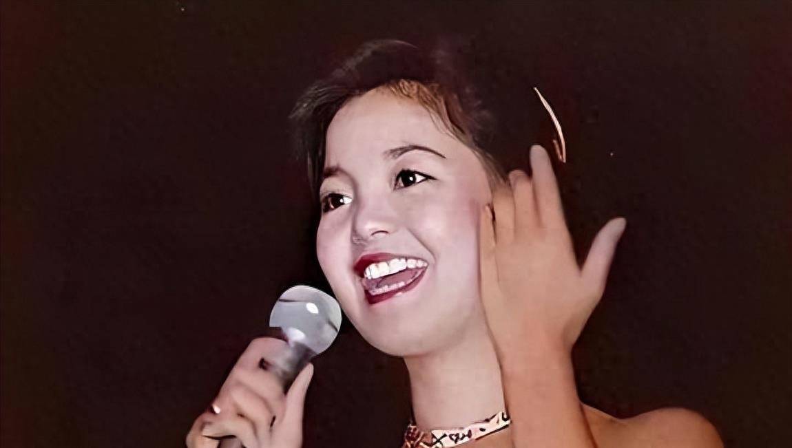 28号除夕夜,成龙与邓丽君私生子真相浮出水面,揭秘成龙的恋爱史_阿珍