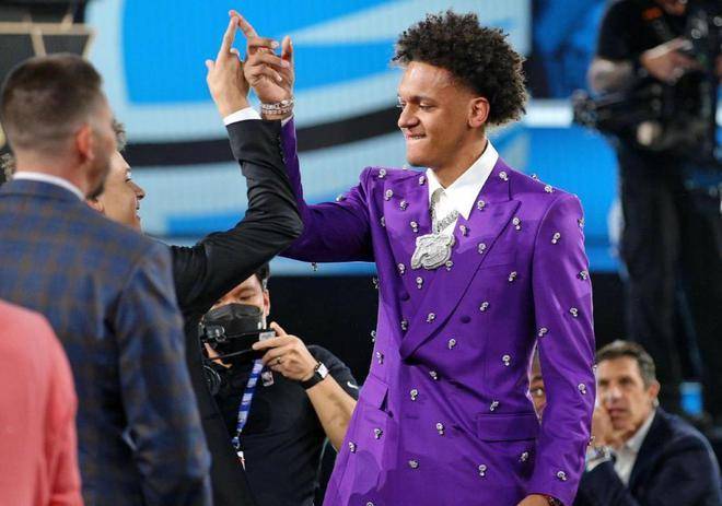 对准魔术?4换1追求班切罗,巴特勒笑开了花_交易_希罗_赛季