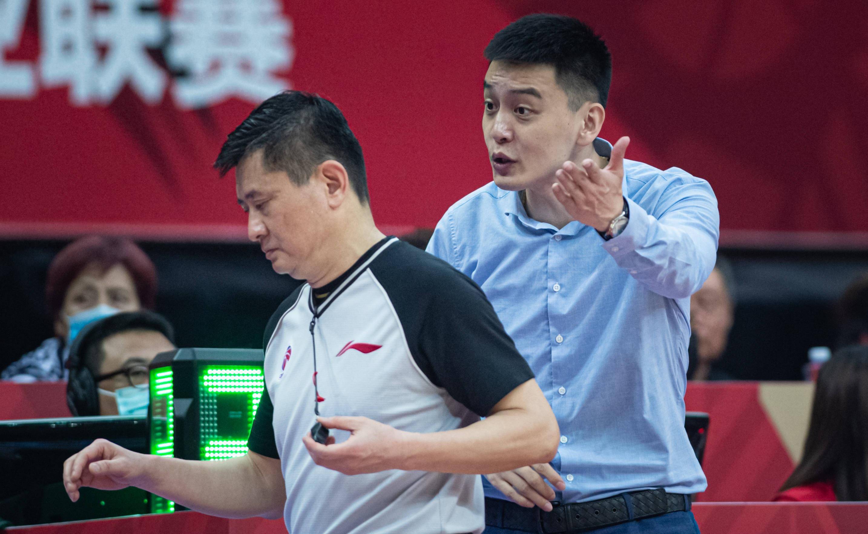 16年球员 3年教练,杨鸣从辽篮赚走多少薪水?