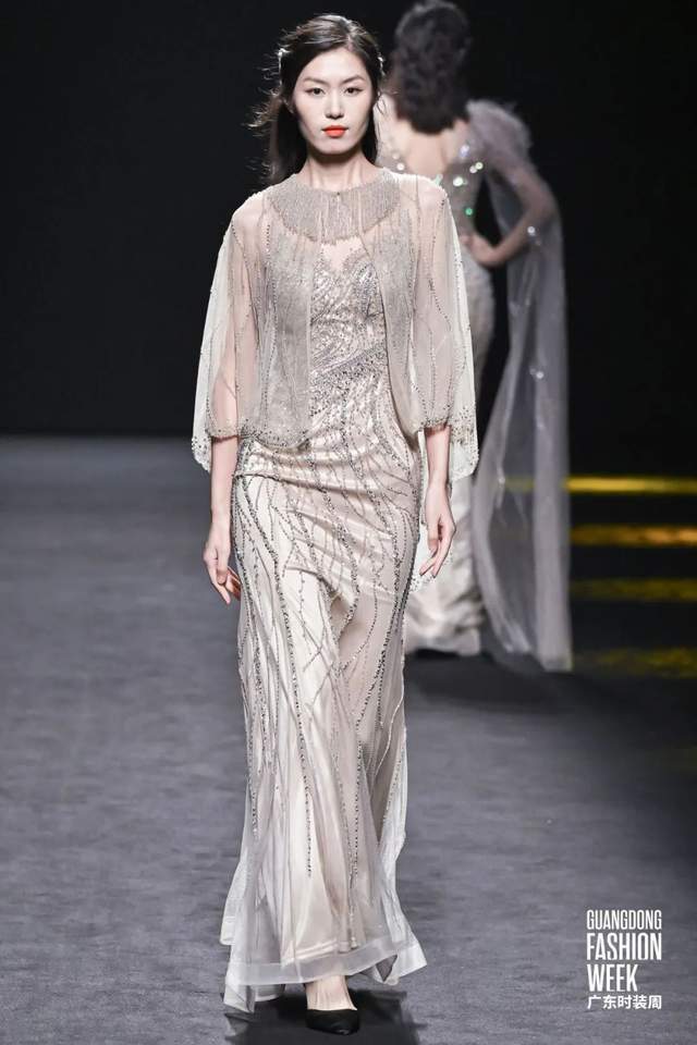 潮式时尚有多美?来潮州婚纱晚礼服基地优势服装品牌联展饱眼福