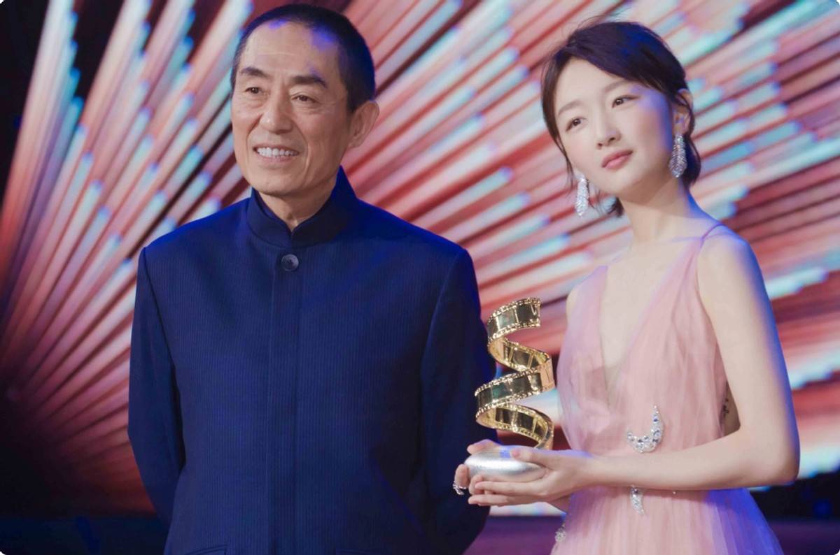 首日票房仅725万,离开了张艺谋,曾国祥,她成了烂片王_周冬雨_电影