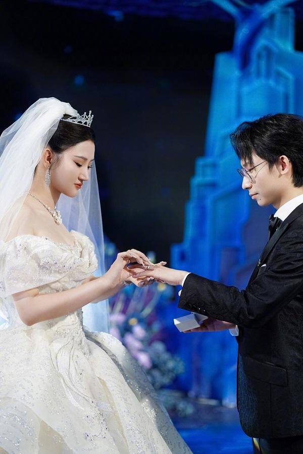 dr真爱婚礼将游戏搬进现实,为梦泪和兮兮打造了电竞圈的世纪婚礼_用户
