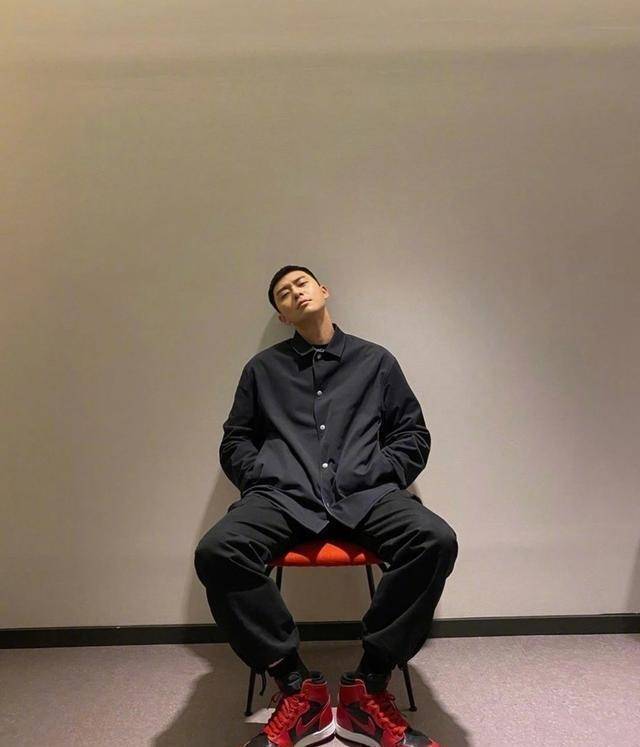 《梨泰院class》朴叙俊造型火了,"褶子脸"配"栗子