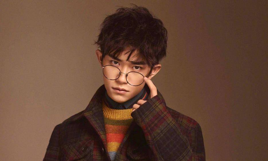 校草"撞脸"易烊千玺,粉丝看后按捺不住,女同学抢着去蹭课_工作_大学