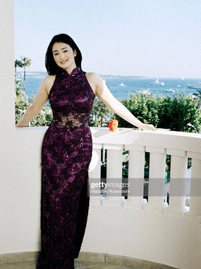 看完这些照片,我终于明白为什么巩俐可以被称为"戛纳王牌"了_造型_设