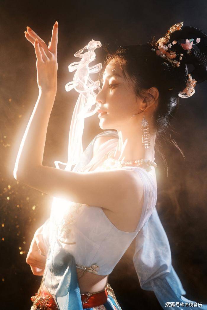 梦幻与唯美的结合!angelababy敦煌飞天造型惊艳全场!_东方_故事_头饰