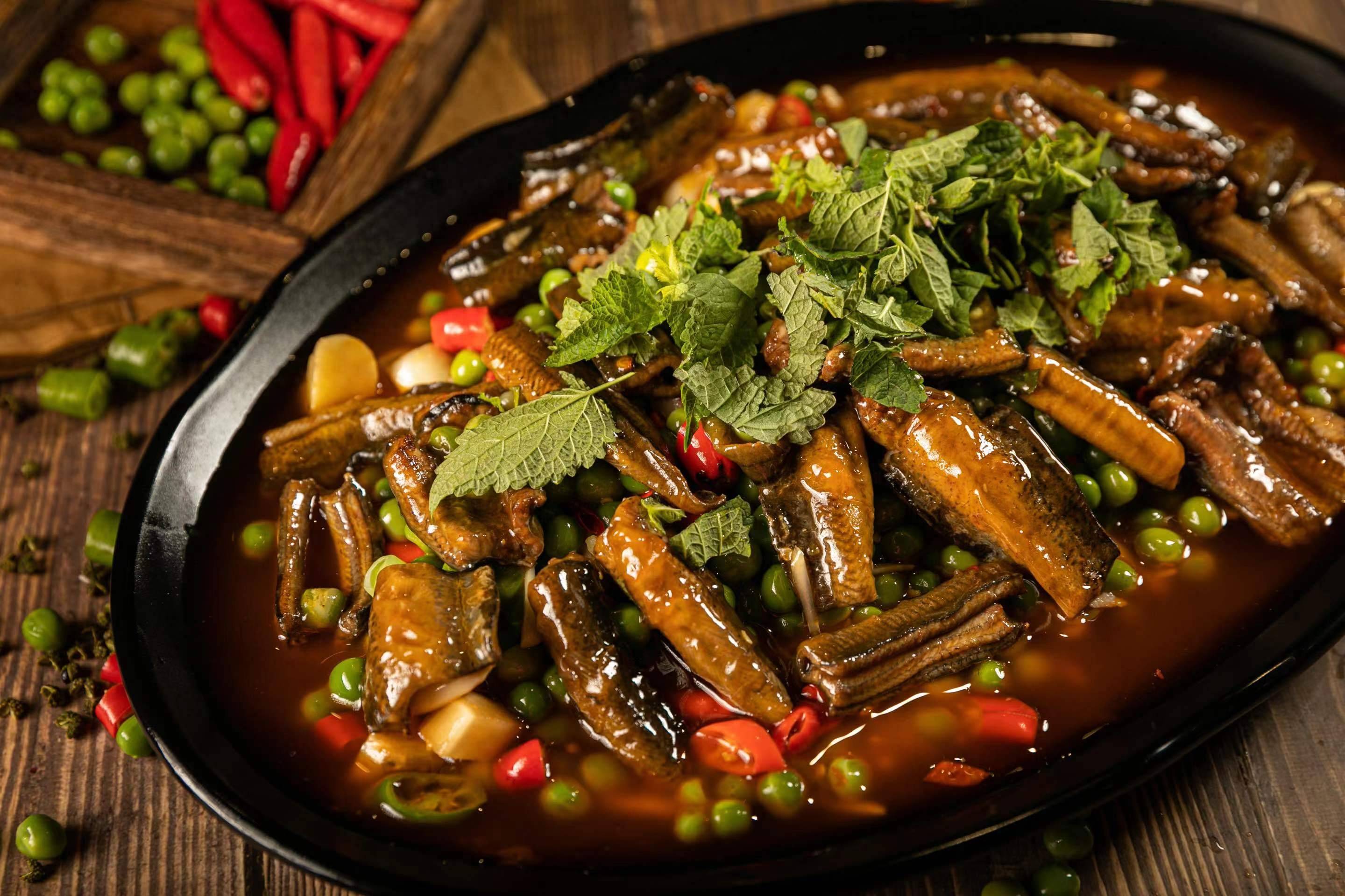 自贡鸿鹤仔姜鲜锅兔:打造地道盐帮菜特色美食文化_店里_菜品_丹桂