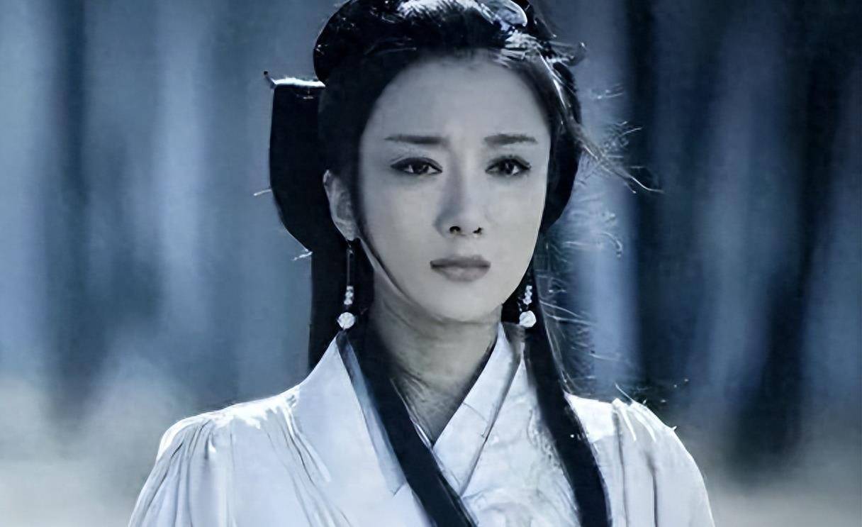 要知道甄宓可是三国鼎鼎有名的女子,能让李依晓饰演这个角色也说明了