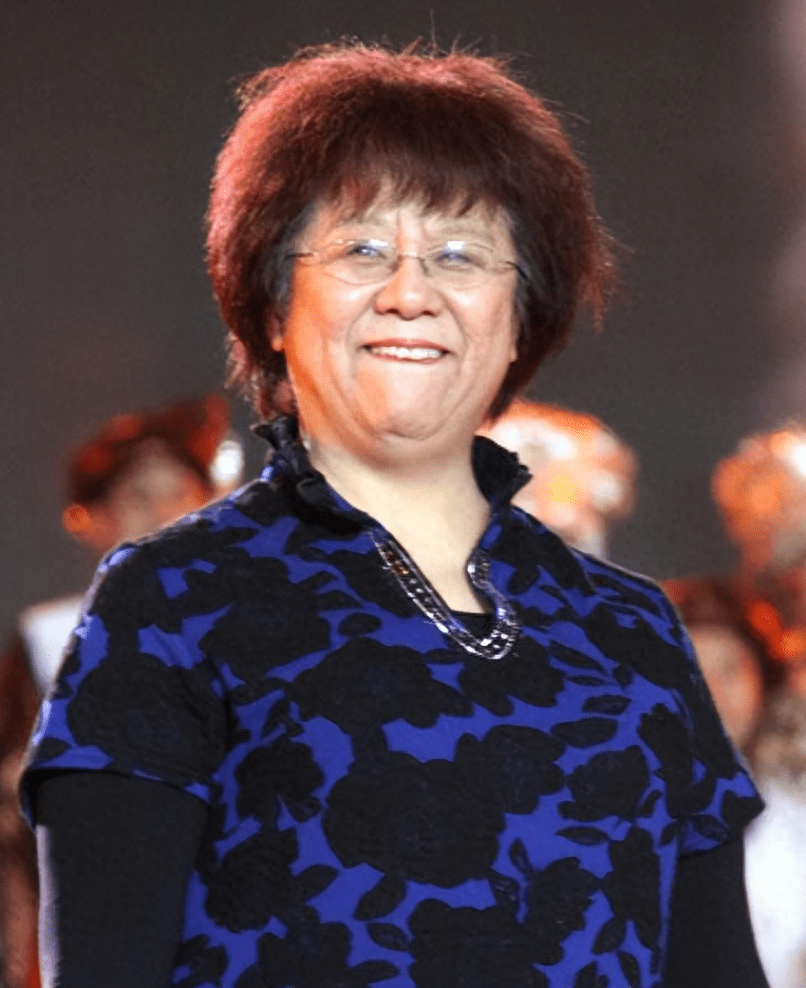 导演娄乃鸣:嫁小7岁丈夫,患乳腺癌乳房遭切除,如今怎么样了?