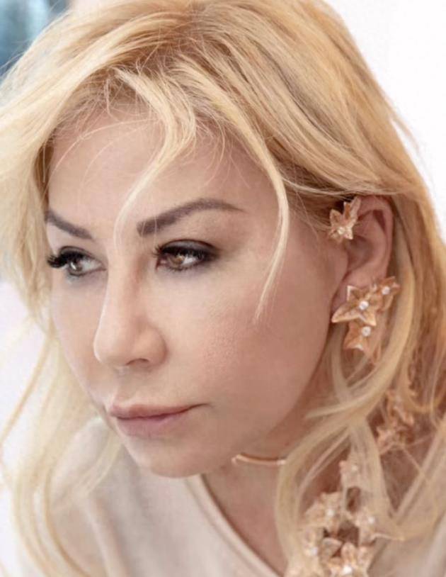 62岁女子网红安娜中风离去,身家42亿出手阔绰,4段婚姻育有一子_生活