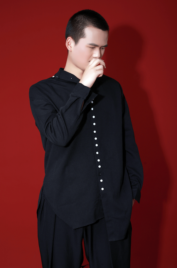 姓名:张鸿艺名:身高:183体重:80三围:88-75-99爱