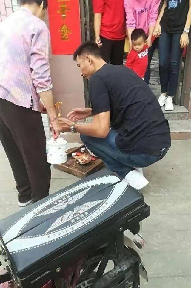 易建联,苏炳添,全红婵告诉你,广东人的着装打扮究竟有多朴素_拖鞋_穿