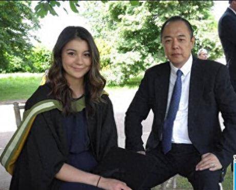 "皇阿玛"张铁林:情断八任后皈依佛门,是看破红尘还是因果报应_沈丹萍