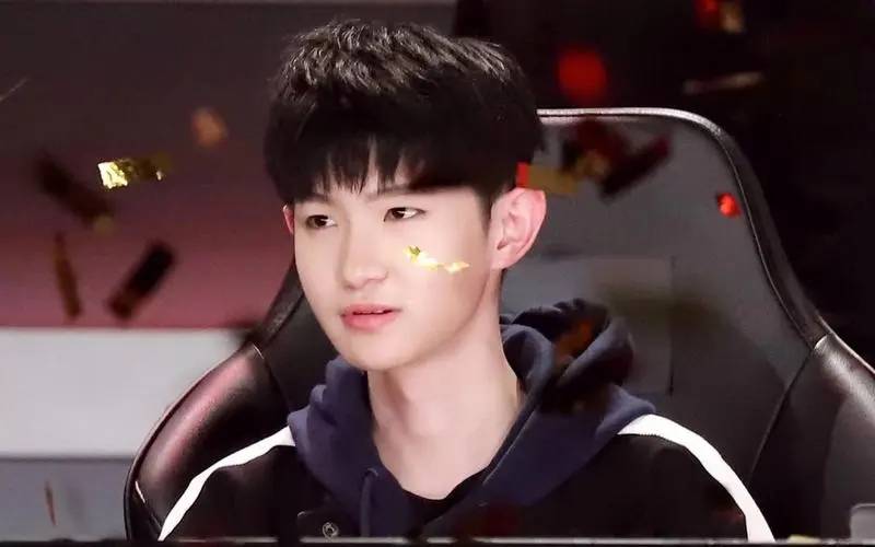 一诺 徐必成:笑起来眼睛弯成月牙,联盟中公认的顶级天赋选手.