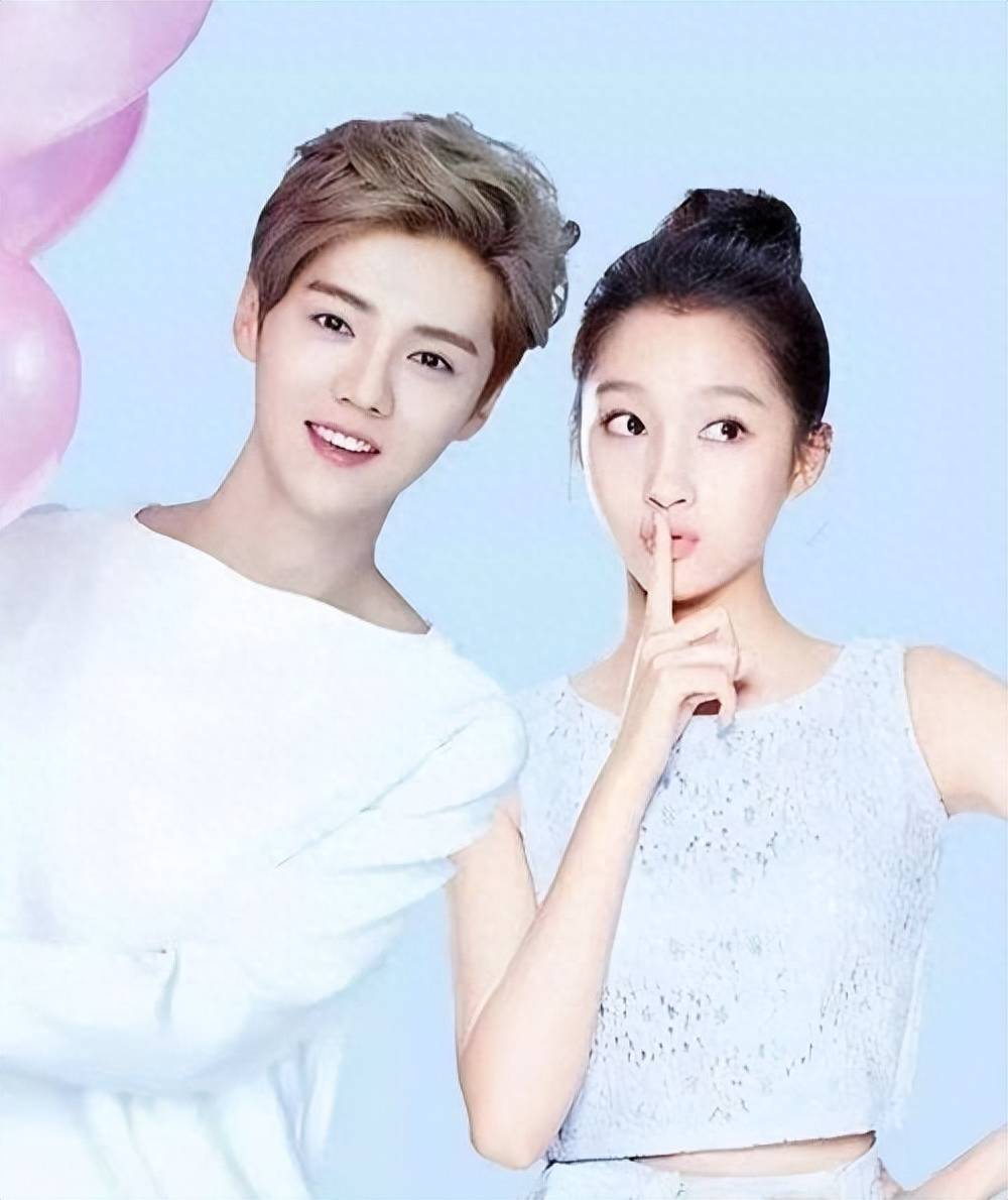 鹿晗连续7年为关晓彤庆生,中指戴戒疑订婚,网友喊话赶紧结婚_生日