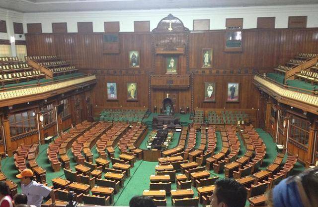 印度总统是国家元首,印度总理是政府首脑,那么谁该听谁的?_莫迪_军事_