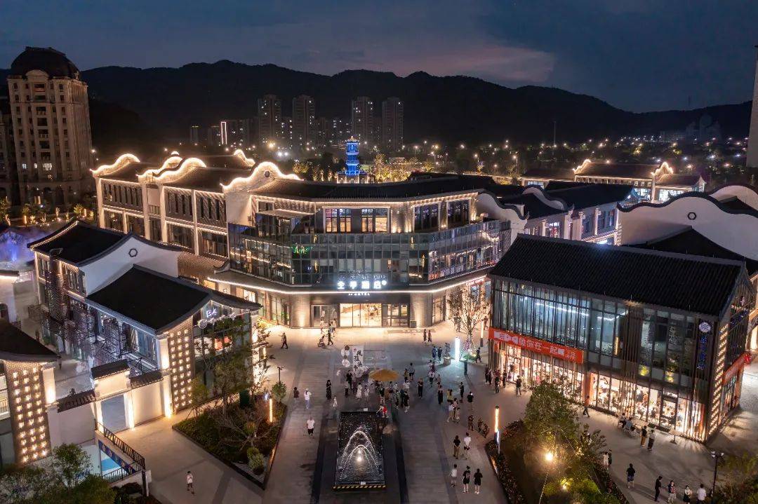 普陀水街旅游综合开发项目总建筑面积约60530㎡,由水街主题酒店,邻里