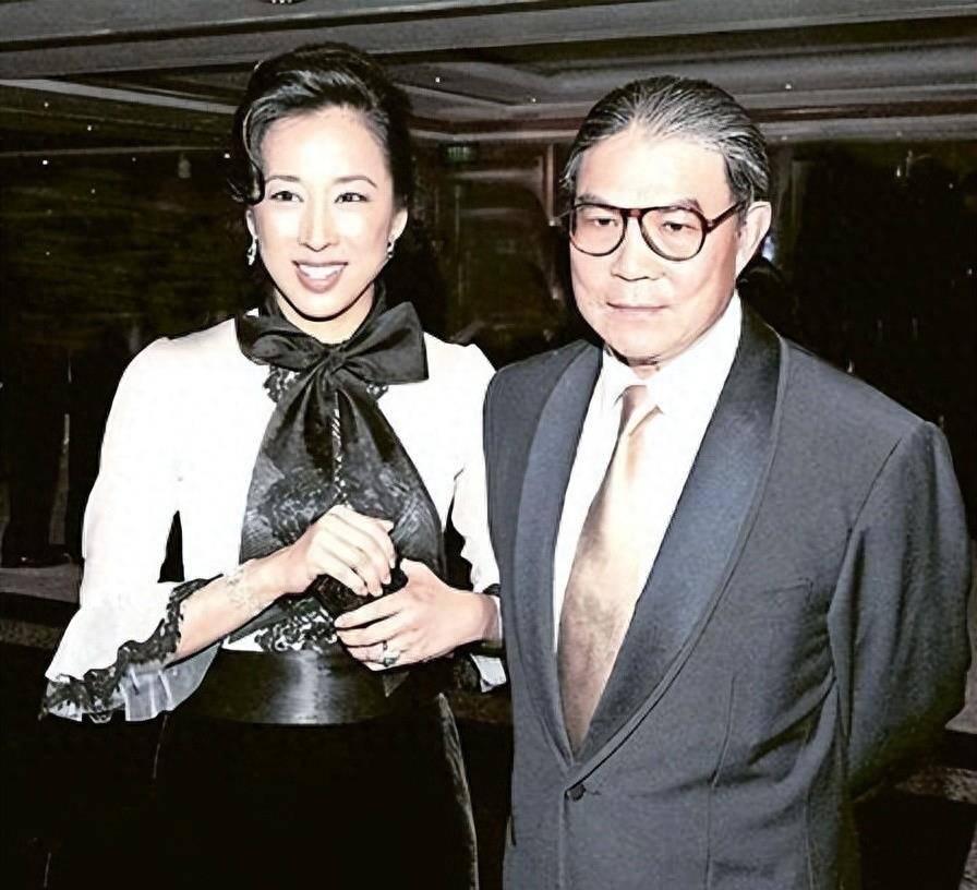 朱玲玲与霍震霆罕见同框!