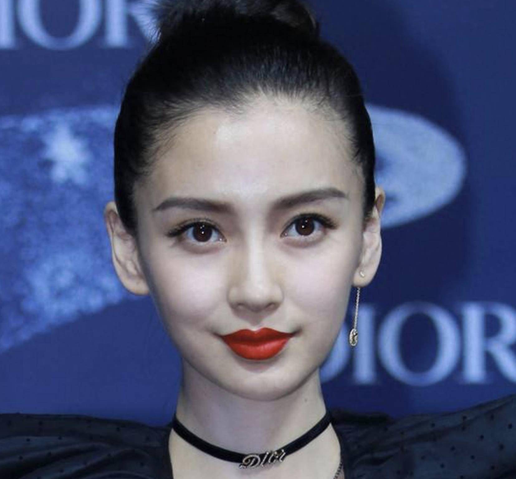从香港小美模,到踢开黄晓明,baby并不是你想象中的"傻白甜"_杨颖_陈伟