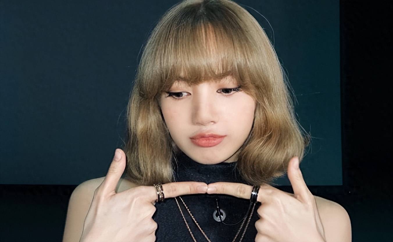 lisa晒blackpink背影被指心机!