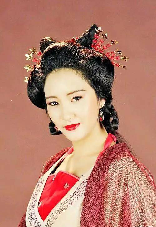 有人又纯又欲,有人卖弄刻意,新版全靠衬托_康敏本_时尚_钟丽缇