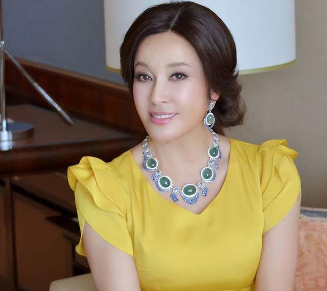 70岁刘晓庆生图流出但与老戏骨这个称呼,有所不同的是她的面容,因为她