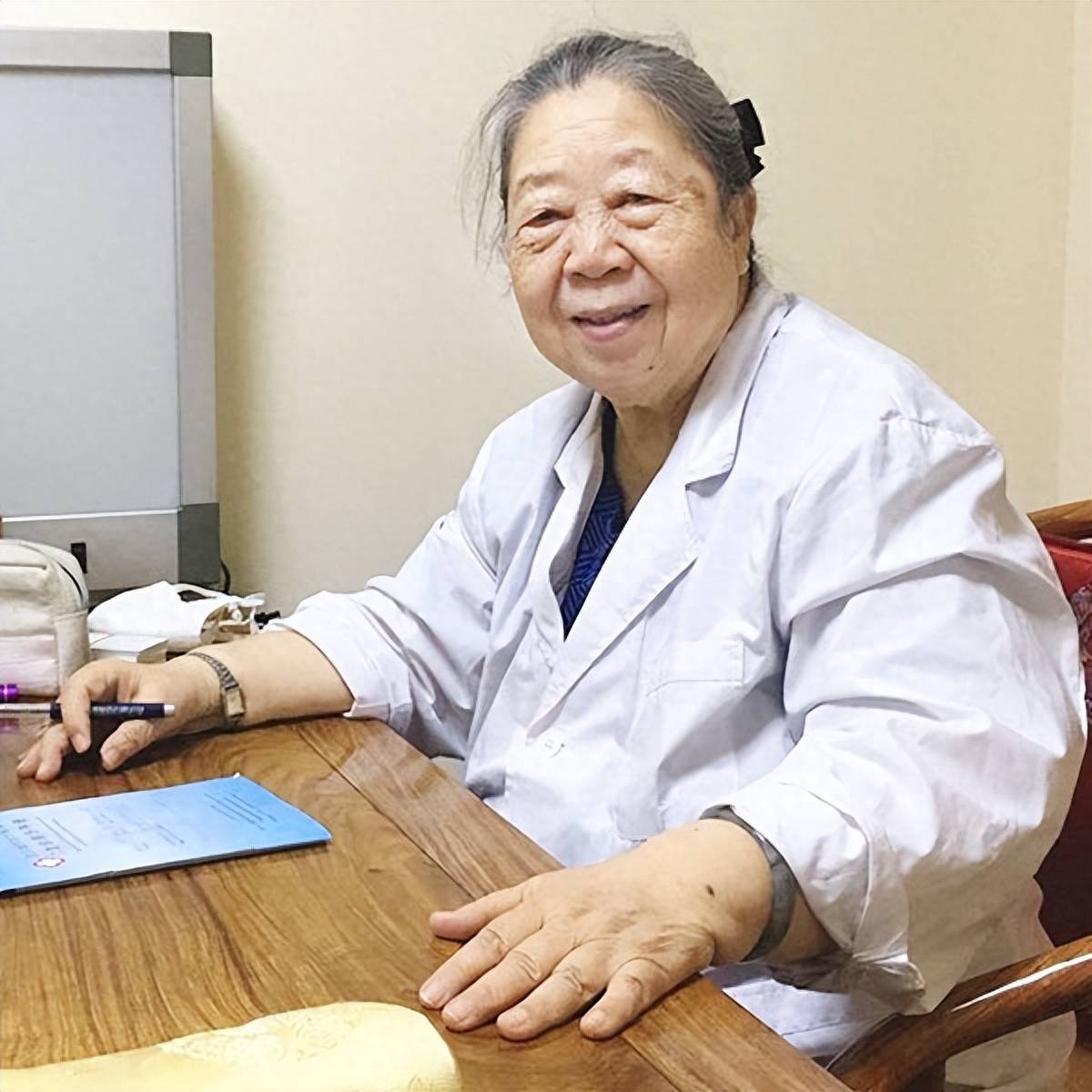 九十岁名老中医柯微君,气色红润,思维敏捷,她的长寿秘诀被公开_血液