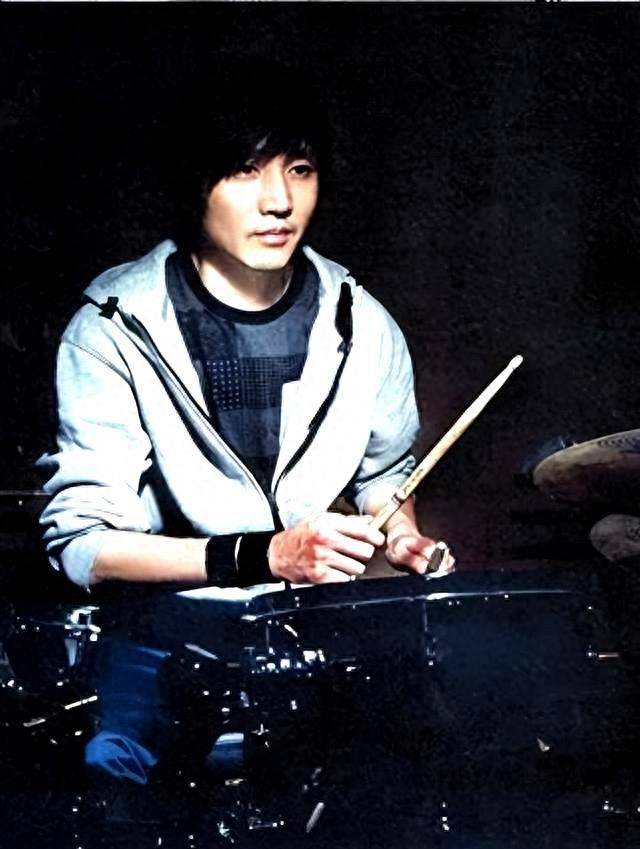 爱过徐静蕾,负了高圆圆,恋上瞿颖,今54岁孤身一人_张亚东_王菲_窦唯